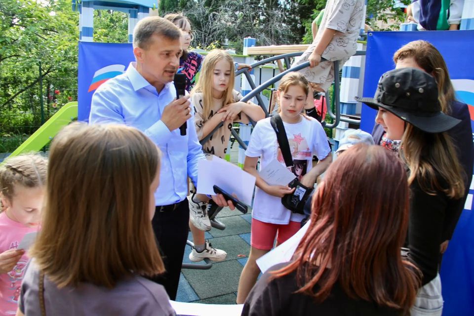 На радость детям Гаспры!. В преддверии Дня России в посёлке открылась новая современная детская площадка На радость детям Гаспры!. В преддверии Дня России в посёлке открылась новая современная детская площадка