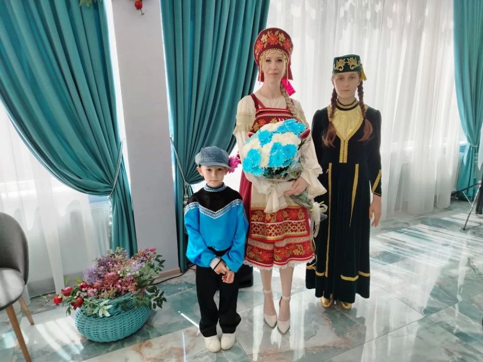 Этот год посвящен укреплению дружбы, взаимопонимания, мира и согласия между всеми народами нашей большой и многонациональной страны Этот год посвящен укреплению дружбы, взаимопонимания, мира и согласия между всеми народами нашей большой и многонациональной страны