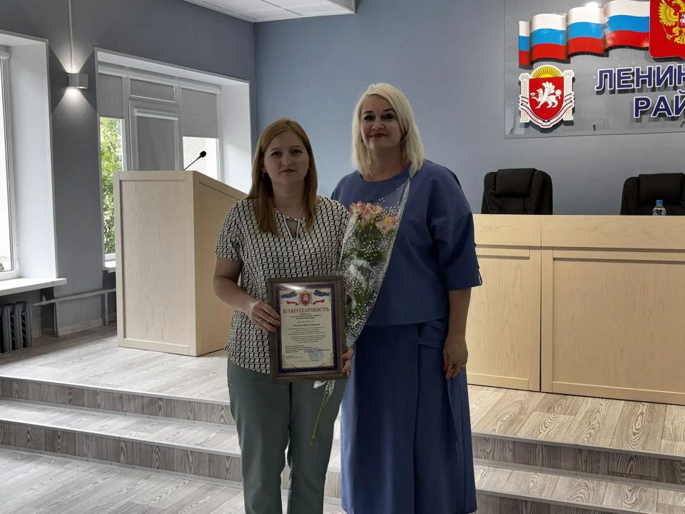 Дорогие друзья! Сегодня мы хотим поделиться с вами атмосферой тепла, уважения и гордости, которая царила на торжественном собрании в зале заседаний Администрации Ленинского района, посвящённом Дню социального работника Дорогие друзья! Сегодня мы хотим поделиться с вами атмосферой тепла, уважения и гордости, которая царила на торжественном собрании в зале заседаний Администрации Ленинского района, посвящённом Дню социального работника
