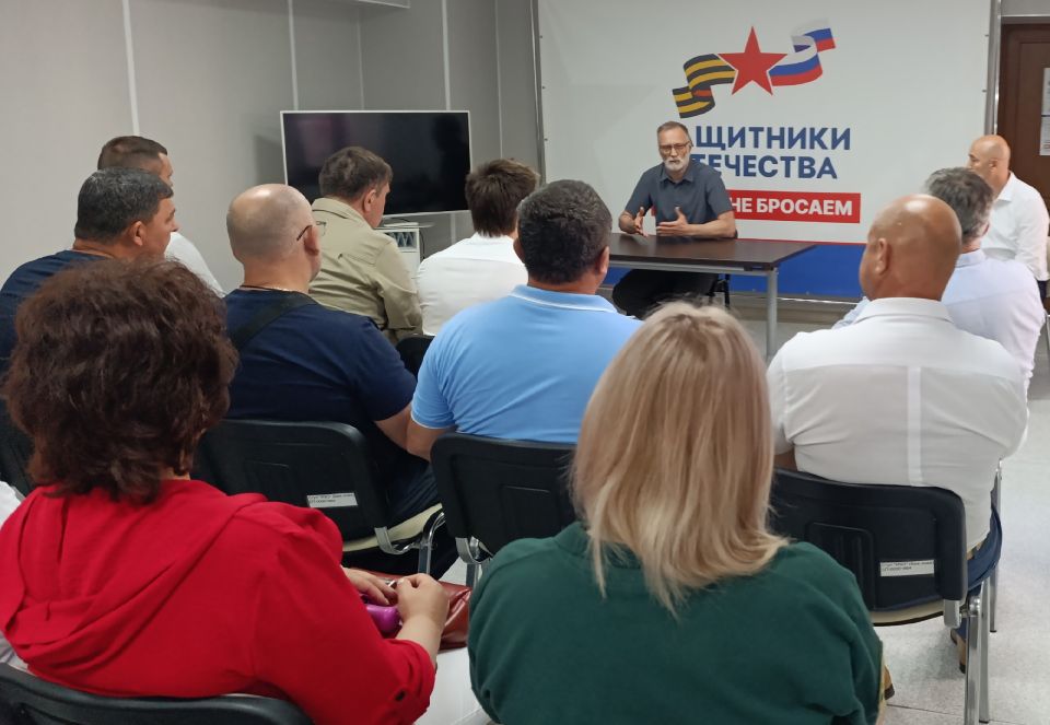 Крымские ветераны спецоперации встретились с известным политологом и телеведущим Сергеем Михеевым