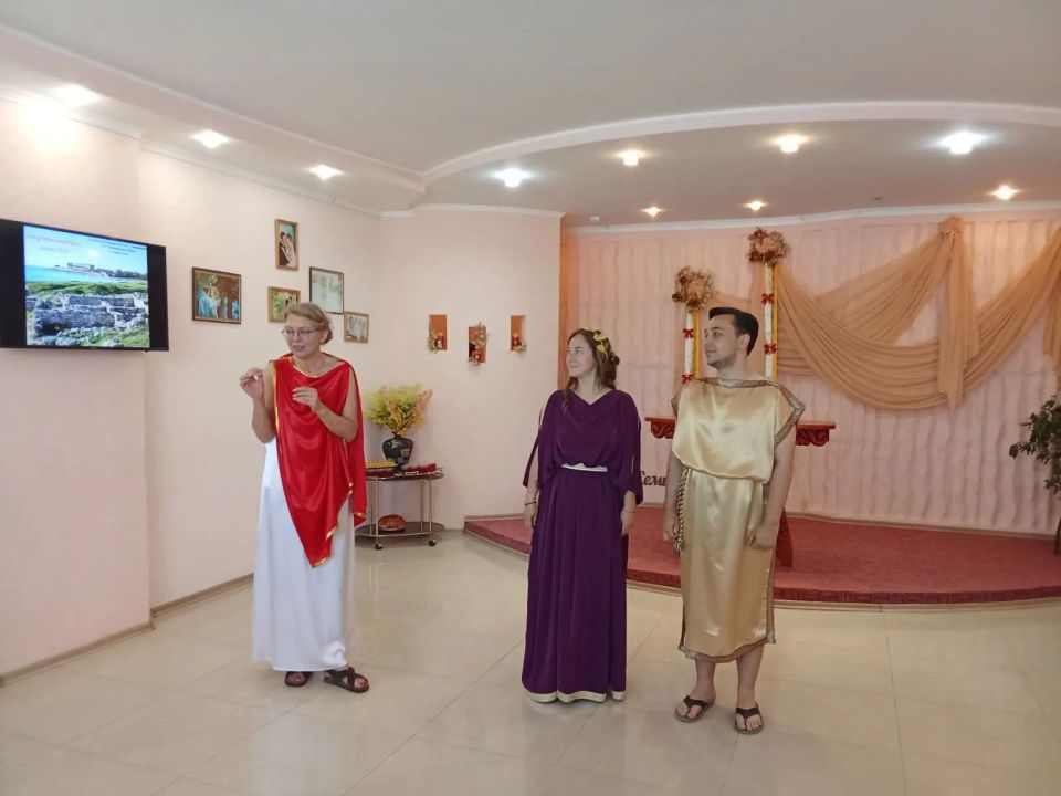 Тысячелетняя история Крыма всегда манила людей разных народов Тысячелетняя история Крыма всегда манила людей разных народов