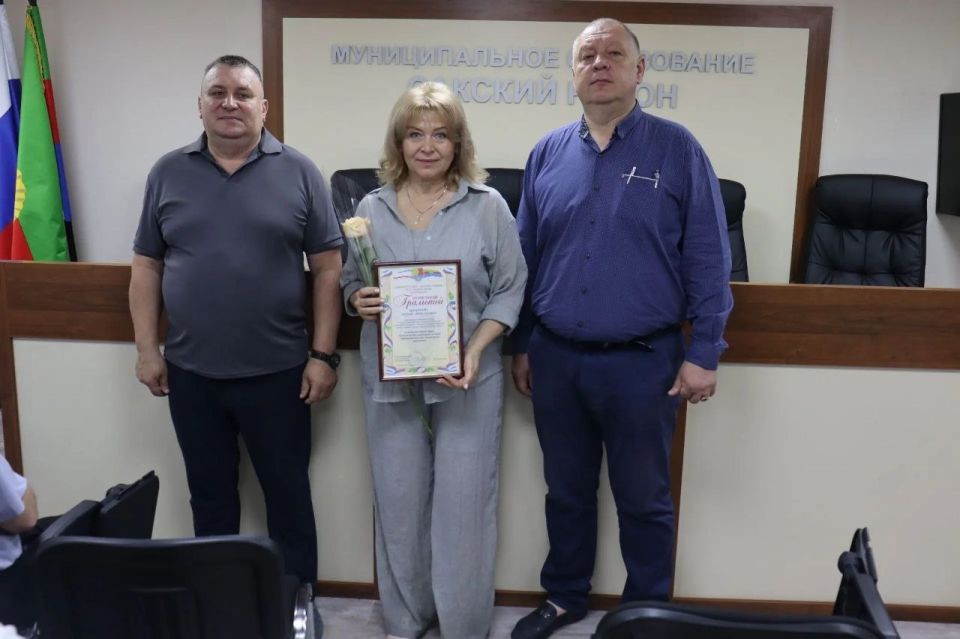 Новая трудовая неделя. Провели с председателем Сакского районного совета Михаилом Слободяником аппаратное совещание с начальниками структурных подразделений администрации, руководителями предприятий, учреждений района Новая трудовая неделя. Провели с председателем Сакского районного совета Михаилом Слободяником аппаратное совещание с начальниками структурных подразделений администрации, руководителями предприятий, учреждений района