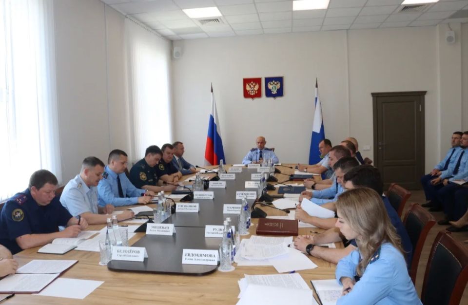 Под председательством прокурора Республики Крым Олега Камшилова состоялось координационное совещание руководителей правоохранительных органов региона, на котором обсуждена эффективность работы правоохранительных органов по... Под председательством прокурора Республики Крым Олега Камшилова состоялось координационное совещание руководителей правоохранительных органов региона, на котором обсуждена эффективность работы правоохранительных органов по...