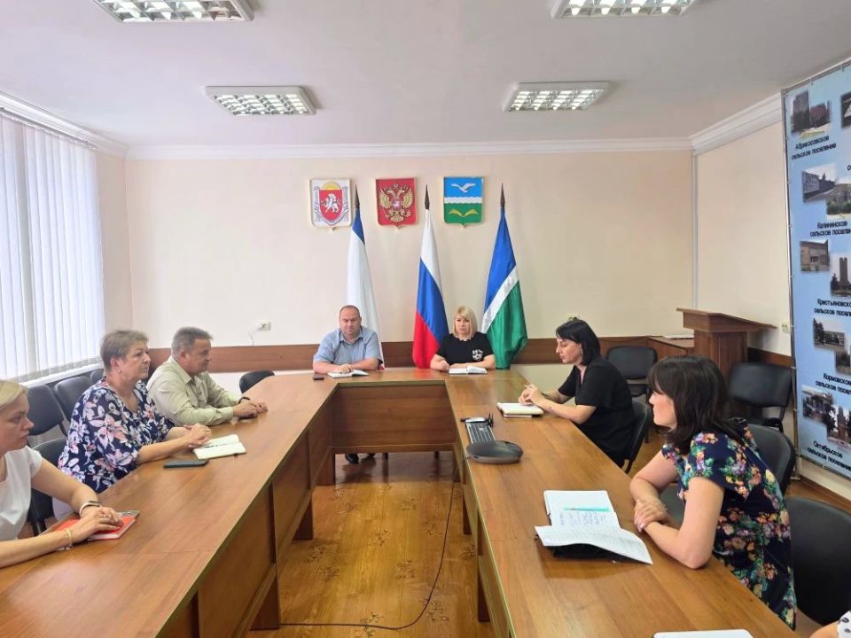 Под председательством главы муниципального образования Елены Стельмах и главы Администрации Александра Соколовского состоялось заседание организационного комитета по подготовке и проведению мероприятий ко Дню России в... Под председательством главы муниципального образования Елены Стельмах и главы Администрации Александра Соколовского состоялось заседание организационного комитета по подготовке и проведению мероприятий ко Дню России в...