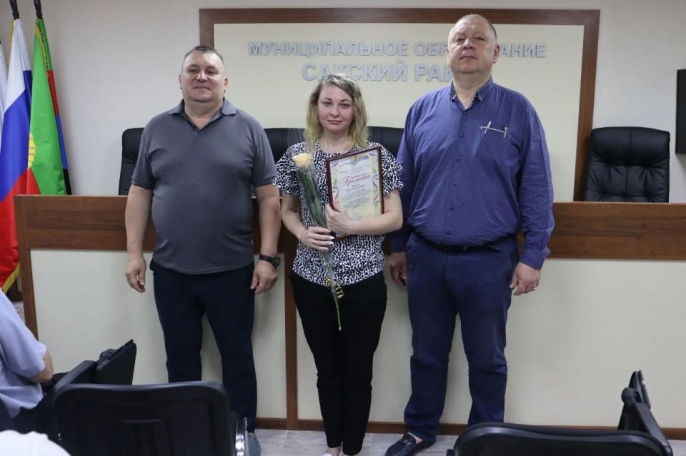 Новая трудовая неделя. Провели с председателем Сакского районного совета Михаилом Слободяником аппаратное совещание с начальниками структурных подразделений администрации, руководителями предприятий, учреждений района Новая трудовая неделя. Провели с председателем Сакского районного совета Михаилом Слободяником аппаратное совещание с начальниками структурных подразделений администрации, руководителями предприятий, учреждений района