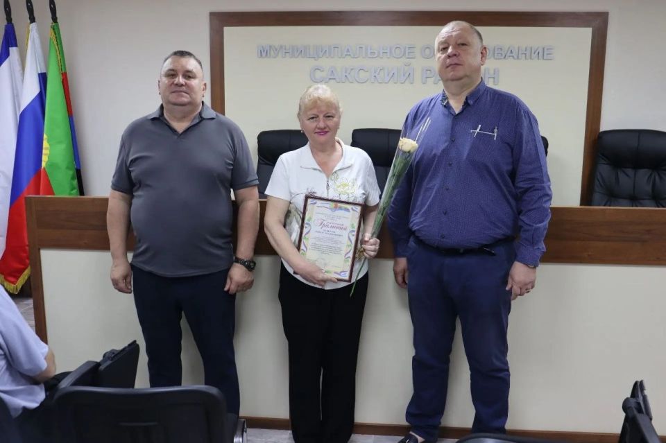 Новая трудовая неделя. Провели с председателем Сакского районного совета Михаилом Слободяником аппаратное совещание с начальниками структурных подразделений администрации, руководителями предприятий, учреждений района Новая трудовая неделя. Провели с председателем Сакского районного совета Михаилом Слободяником аппаратное совещание с начальниками структурных подразделений администрации, руководителями предприятий, учреждений района