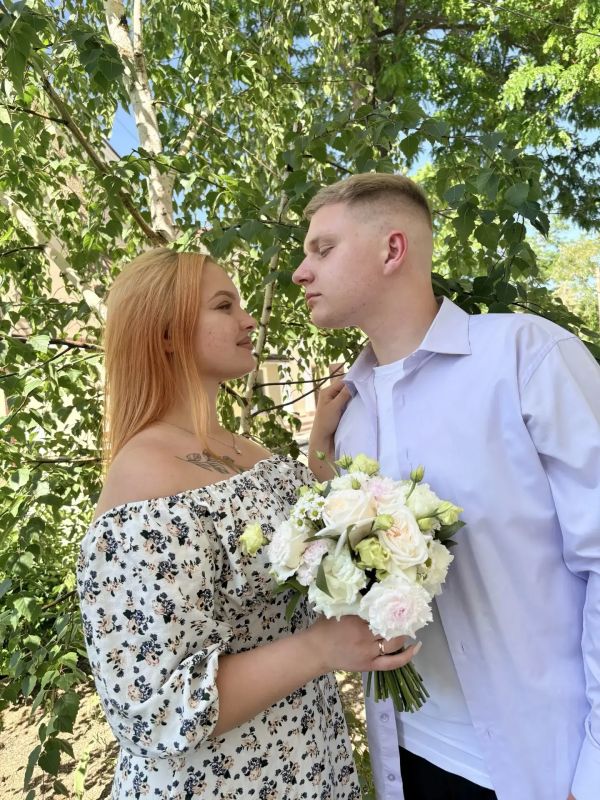 В день открытия свадебного сезона Ленинский районный отдел ЗАГС провел церемонии бракосочетания для Елисея Науменко и Валерии Данильченко, Олега Ковальчук и Ксении Горобец, Павла Слонь и Анастасии Сорокиной по специальным... В день открытия свадебного сезона Ленинский районный отдел ЗАГС провел церемонии бракосочетания для Елисея Науменко и Валерии Данильченко, Олега Ковальчук и Ксении Горобец, Павла Слонь и Анастасии Сорокиной по специальным...