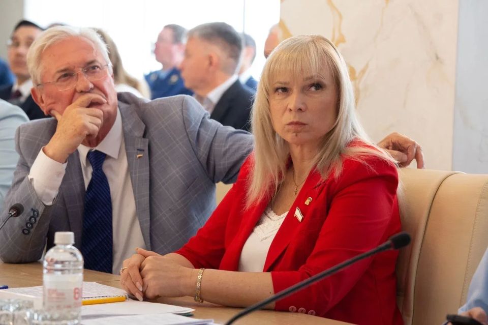 В крымском парламенте состоялось очередное заседание Президиума В крымском парламенте состоялось очередное заседание Президиума