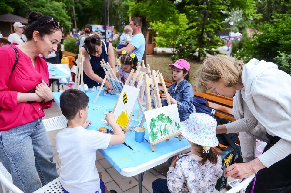 В крымской столице состоялся открытый художественный вернисаж «Мой Симферополь» В крымской столице состоялся открытый художественный вернисаж «Мой Симферополь»