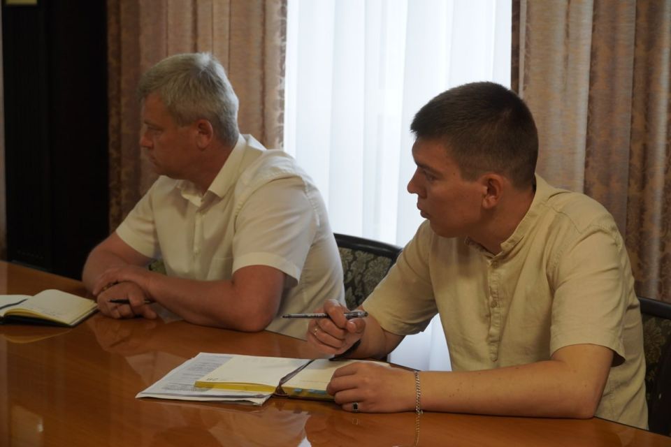 Иван Кошель: Провел рабочее совещание с заместителем главы администрации Эльдаром Муждабаевым и начальником департамента городского развития Александром Жировым Иван Кошель: Провел рабочее совещание с заместителем главы администрации Эльдаром Муждабаевым и начальником департамента городского развития Александром Жировым