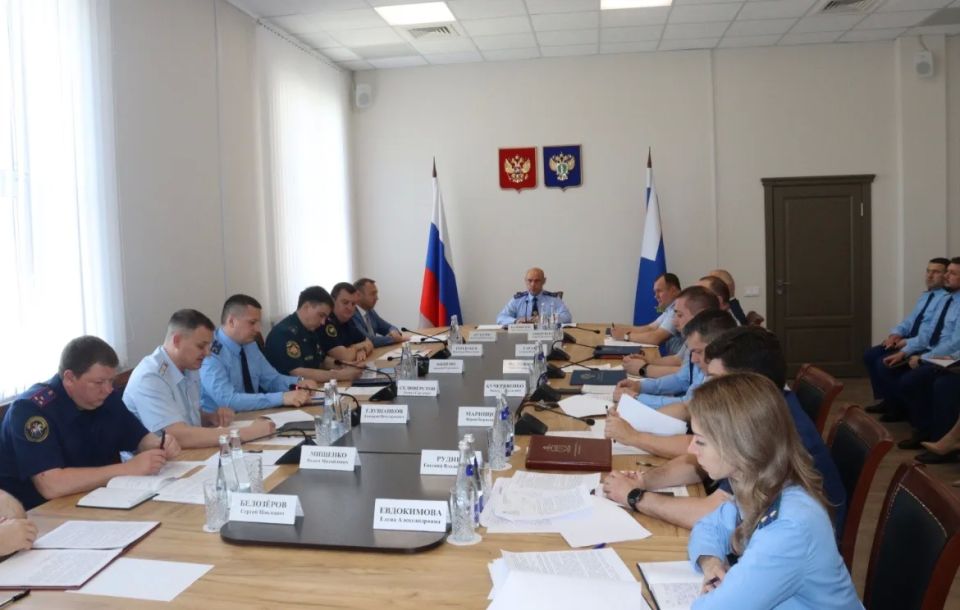 Под председательством прокурора Республики Крым Олега Камшилова состоялось координационное совещание руководителей правоохранительных органов региона, на котором обсуждена эффективность работы правоохранительных органов по... Под председательством прокурора Республики Крым Олега Камшилова состоялось координационное совещание руководителей правоохранительных органов региона, на котором обсуждена эффективность работы правоохранительных органов по...