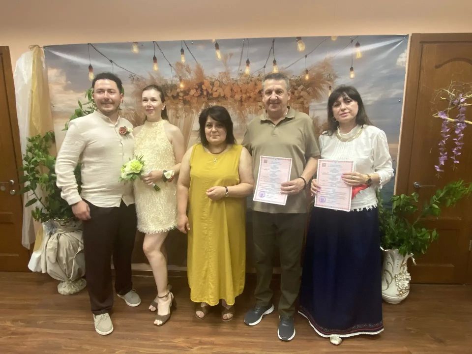 В Ялтинском городском отделе ЗАГС также с размахом стартовал свадебный сезон В Ялтинском городском отделе ЗАГС также с размахом стартовал свадебный сезон