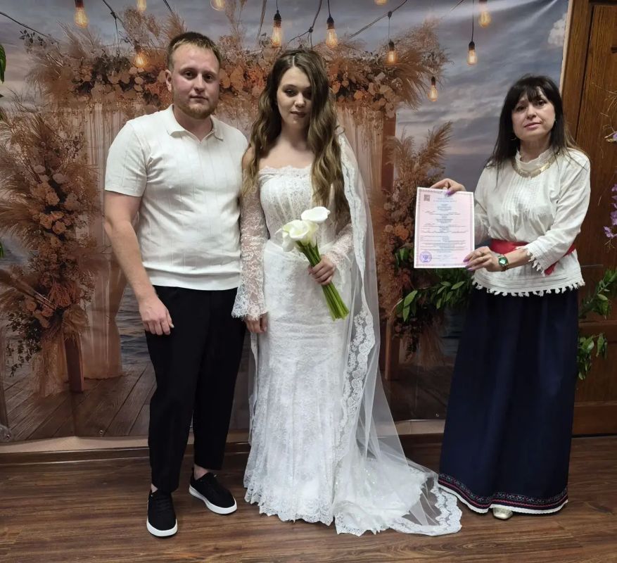 В Ялтинском городском отделе ЗАГС также с размахом стартовал свадебный сезон В Ялтинском городском отделе ЗАГС также с размахом стартовал свадебный сезон