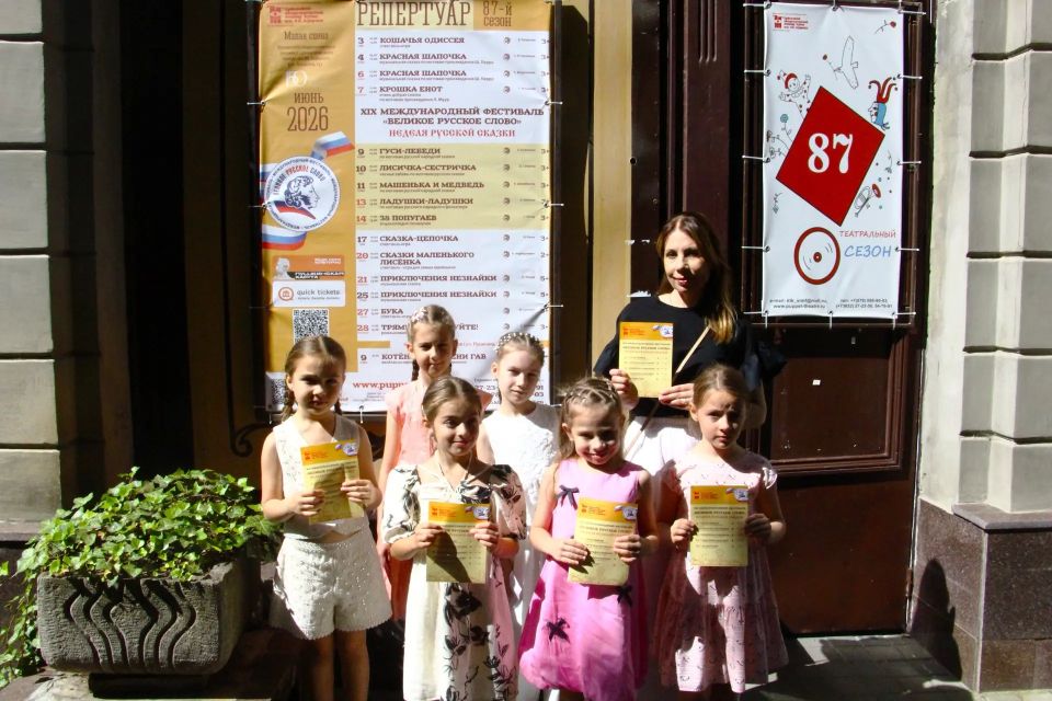 9 июня Крымский академический театр кукол им. Б.И. Азарова моноспектаклем «Гуси-лебеди» открыл «Неделю русской сказки», которая проходит в рамках XIX Международного фестиваля «Великое русское слово»