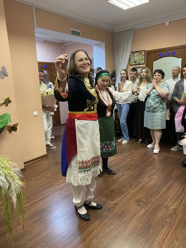 В Ялтинском городском отделе ЗАГС также с размахом стартовал свадебный сезон В Ялтинском городском отделе ЗАГС также с размахом стартовал свадебный сезон