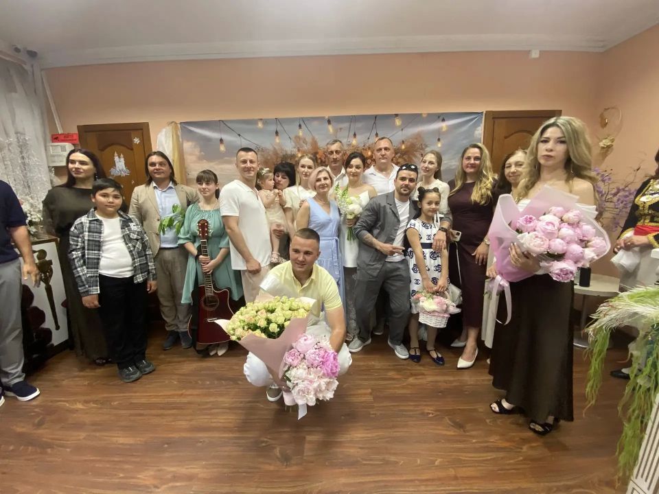 В Ялтинском городском отделе ЗАГС также с размахом стартовал свадебный сезон В Ялтинском городском отделе ЗАГС также с размахом стартовал свадебный сезон