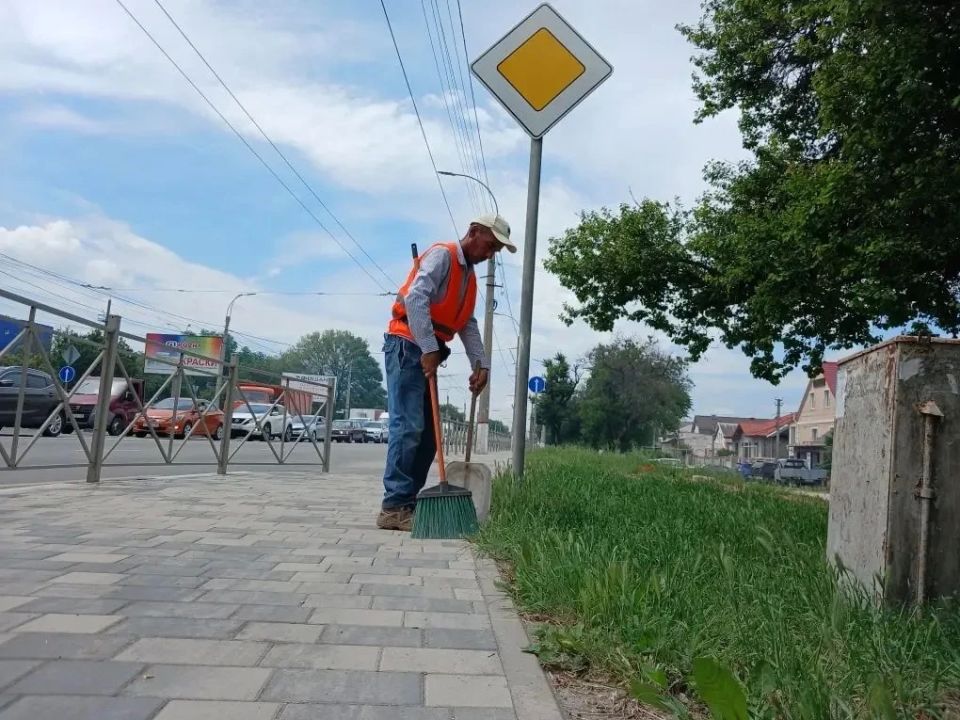 Поддержание чистоты и порядка - ежедневная задача Поддержание чистоты и порядка - ежедневная задача