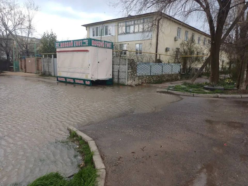 В Феодосии прокуратура проверила информацию о подтоплении территории вблизи детского сада