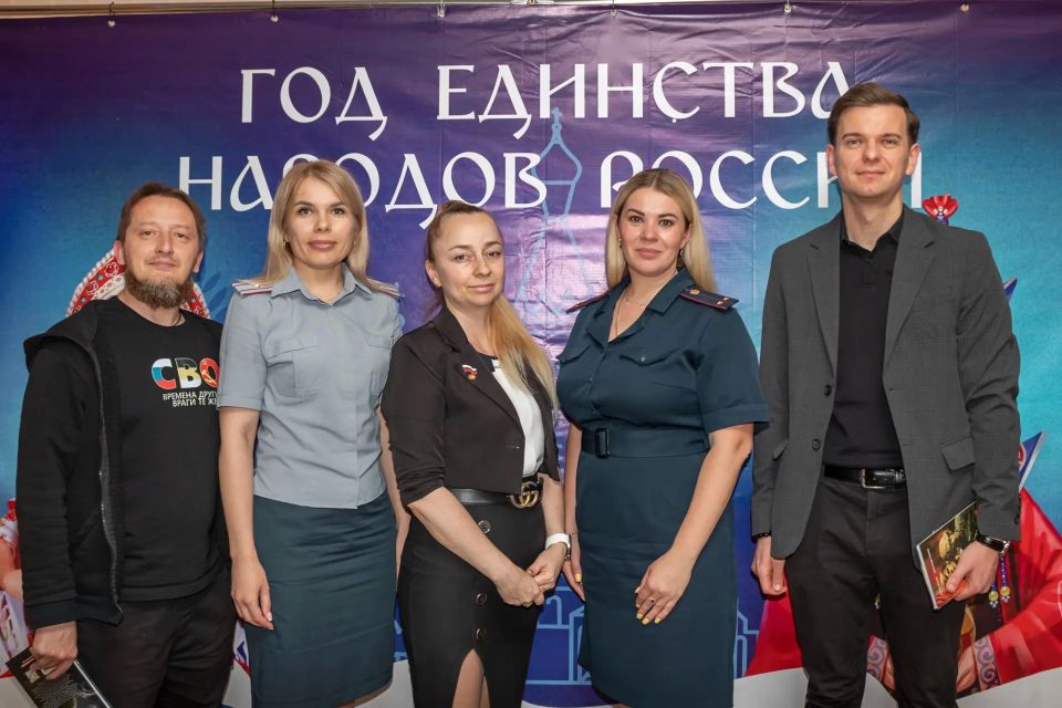 Иван Мезюхо: Сегодня, по случаю предстоящего Дня России, встречался с нашей крымской молодёжью в Крымской республиканской библиотеке для молодёжи Иван Мезюхо: Сегодня, по случаю предстоящего Дня России, встречался с нашей крымской молодёжью в Крымской республиканской библиотеке для молодёжи