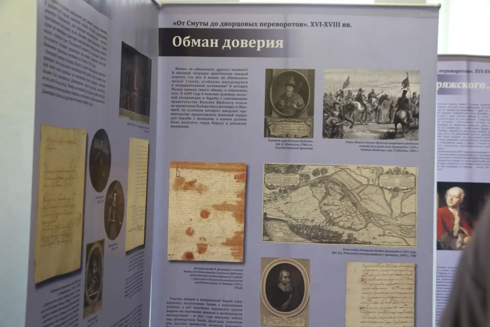 В Бахчисарайском районном доме культуры открылась выставка, посвященная защите суверенитета Российской Федерации В Бахчисарайском районном доме культуры открылась выставка, посвященная защите суверенитета Российской Федерации