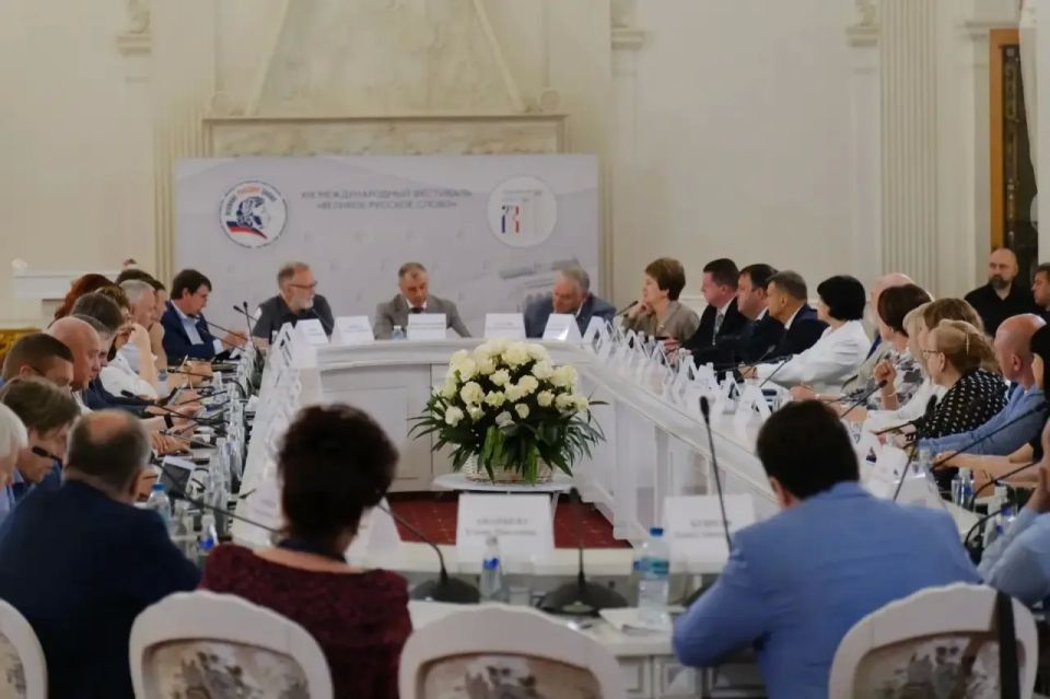 Константин Шимановский: В рамках XIX Международного фестиваля «Великое русское слово» состоялось традиционное заседание Ливадийского клуба Константин Шимановский: В рамках XIX Международного фестиваля «Великое русское слово» состоялось традиционное заседание Ливадийского клуба