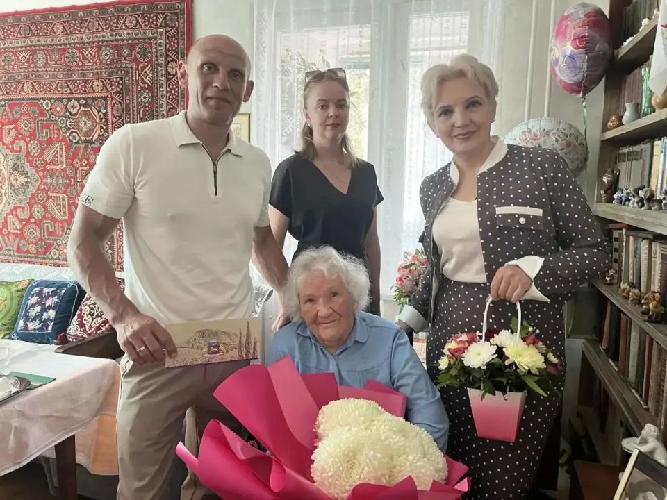 Сердце, отданное людям: ялтинка Людмила Журавлева отметила вековой юбилей Сердце, отданное людям: ялтинка Людмила Журавлева отметила вековой юбилей