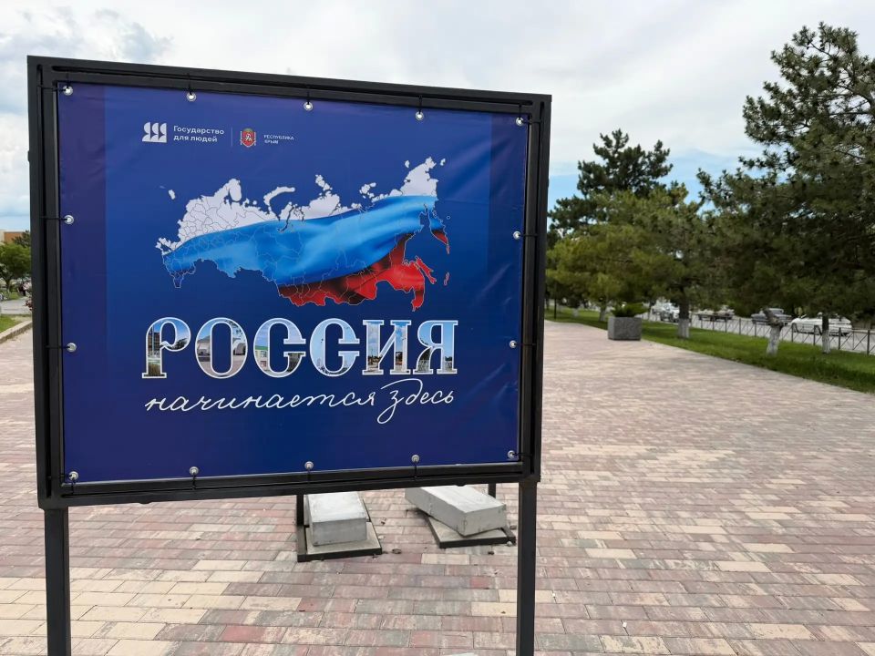 В самом сердце нашего города, на площади имени Ленина, открылась уникальная фотовыставка «Россия начинается здесь»