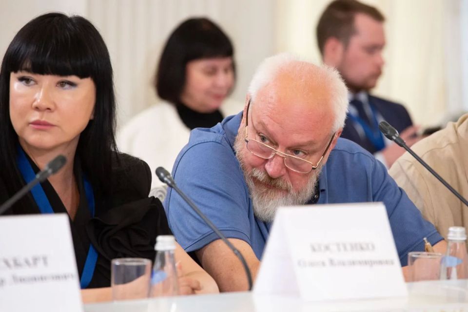 Владимир Константинов: На заседании Ливадийского клуба обсудили вопросы, связанные с местом России в межцивилизационных противостояниях XXI века Владимир Константинов: На заседании Ливадийского клуба обсудили вопросы, связанные с местом России в межцивилизационных противостояниях XXI века