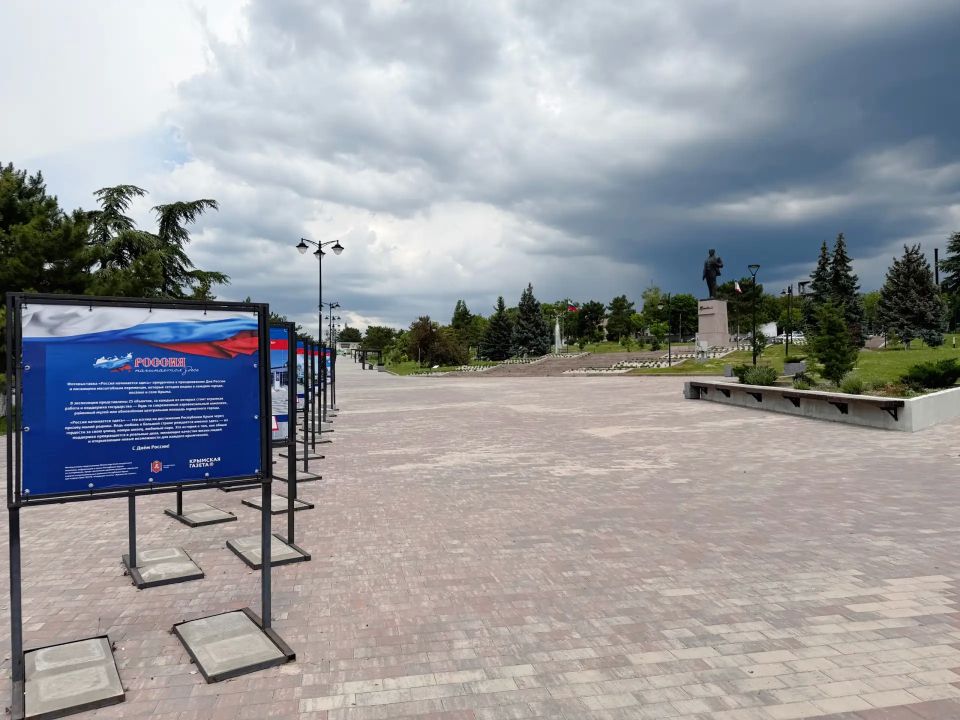В самом сердце нашего города, на площади имени Ленина, открылась уникальная фотовыставка «Россия начинается здесь» В самом сердце нашего города, на площади имени Ленина, открылась уникальная фотовыставка «Россия начинается здесь»