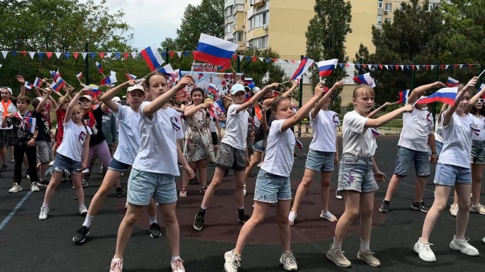 Квест по-русски. В Симферополе ко Дню России провели патриотический квест Квест по-русски. В Симферополе ко Дню России провели патриотический квест