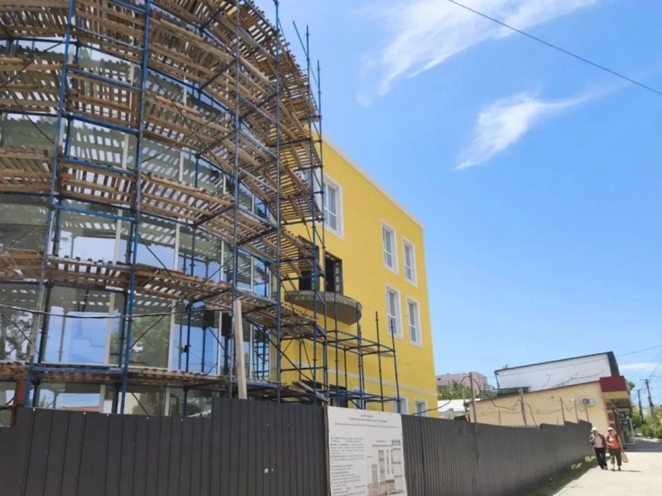 В Старом Крыму продолжается строительство Дома культуры на 360 мест