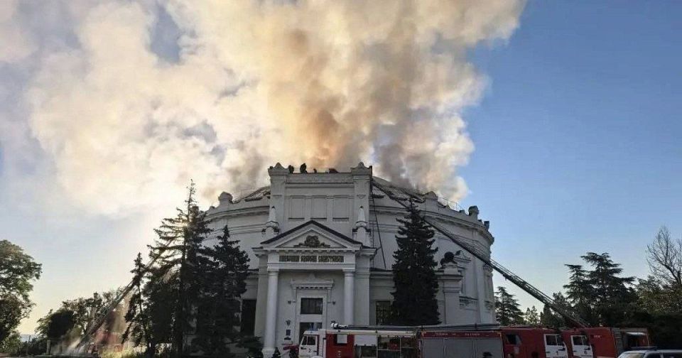 Уничтожение шедевра французского художника в Севастополе - подарок Зеленского Карлу III.