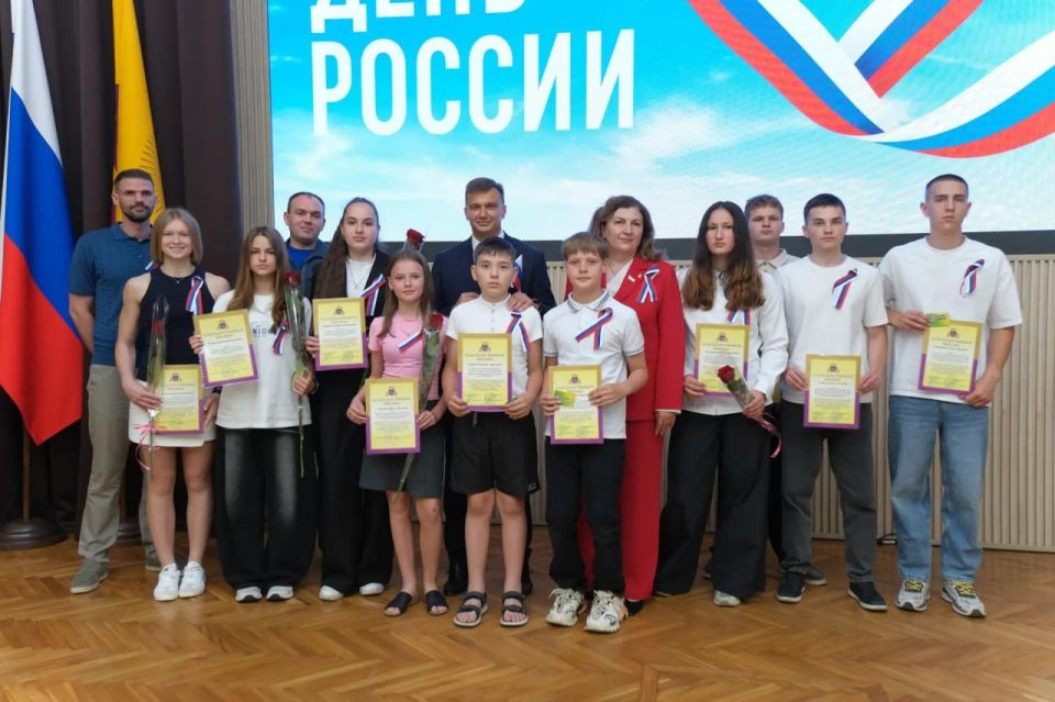 В канун Дня России в администрации Ялты чествовали лучших из лучших!