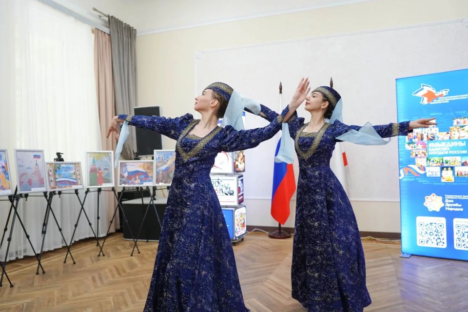 Руслан Якубов принял участие в награждении участников конкурса рисунков «Моя страна – моя Россия!» Руслан Якубов принял участие в награждении участников конкурса рисунков «Моя страна – моя Россия!»