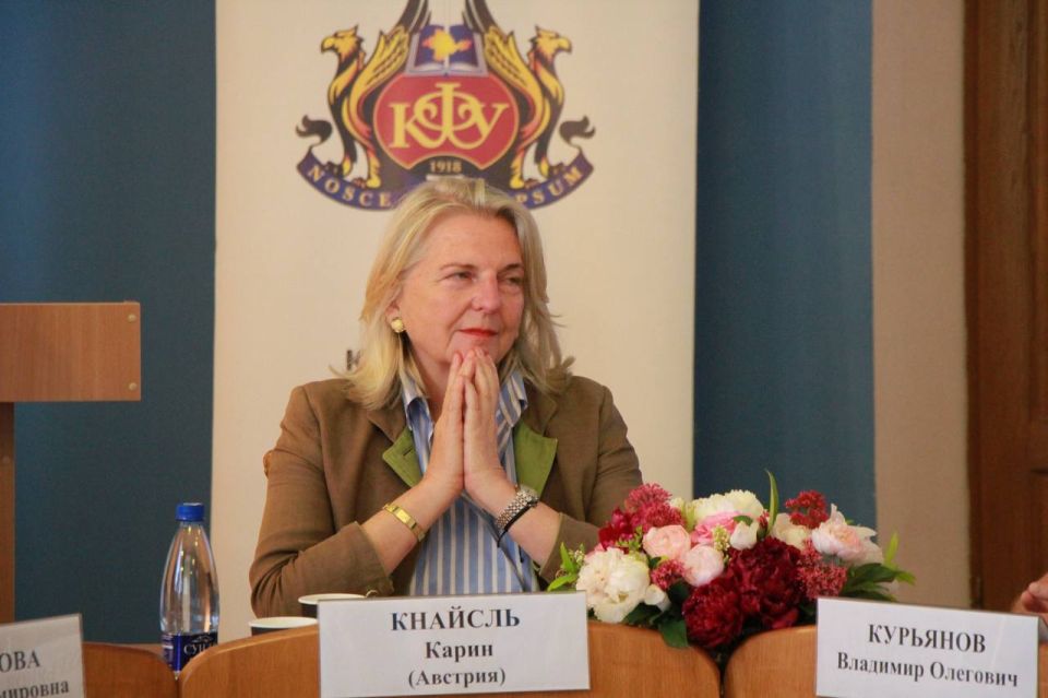 Владимир Константинов встретился с Карин Кнайсль Владимир Константинов встретился с Карин Кнайсль