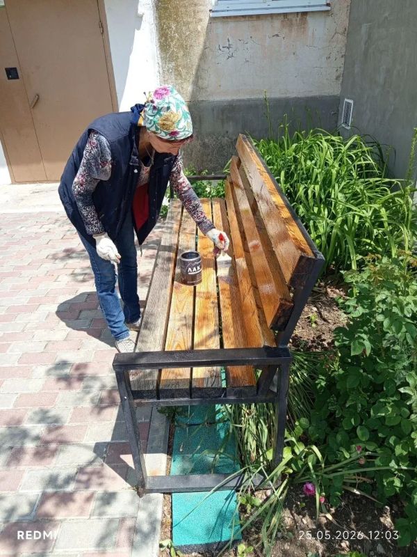 В многоквартирных домах Керчи и на прилегающих территориях по заявкам жильцов управляющие компании ведут различные виды ремонтных работ: