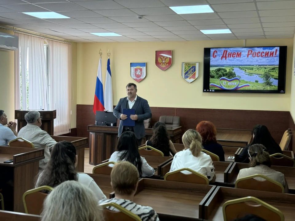 «Главная сила нашей великой страны – люди, которые в ней живут. Уверен, наши совместные усилия, направленные на достижение стабильности, мира и общественного согласия будут успешными и плодотворными!» «Главная сила нашей великой страны – люди, которые в ней живут. Уверен, наши совместные усилия, направленные на достижение стабильности, мира и общественного согласия будут успешными и плодотворными!»