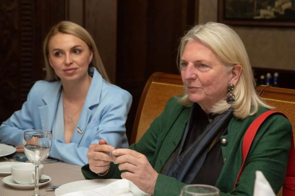Экс-глава МИД Австрии Карин Кнайсль приехала в Крым Экс-глава МИД Австрии Карин Кнайсль приехала в Крым