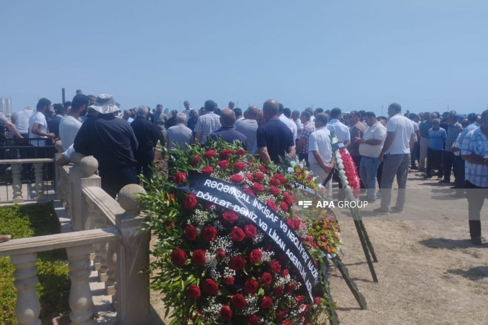 В Азербайджане похоронили убитого украинским дроном капитана грузового судна Фуада Оруджова В Азербайджане похоронили убитого украинским дроном капитана грузового судна Фуада Оруджова