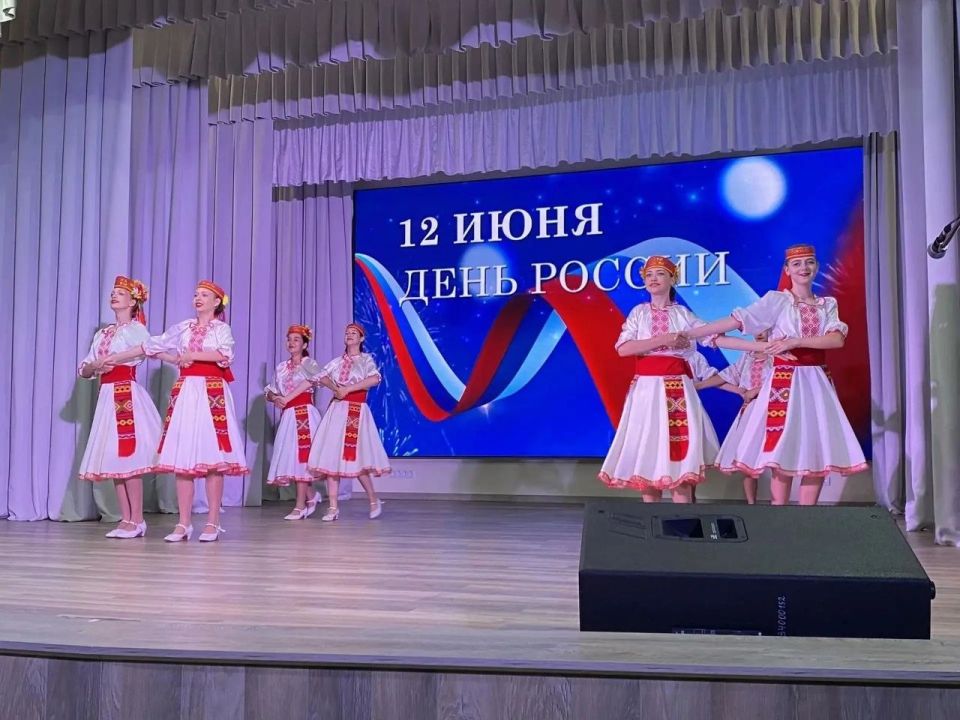 Александр Соколовский: В районом Доме культуры состоялся праздничный концерт для выпускников ансамбля танца «Школьные годы» и их родителей Александр Соколовский: В районом Доме культуры состоялся праздничный концерт для выпускников ансамбля танца «Школьные годы» и их родителей