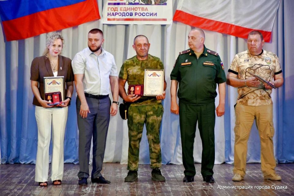 Кирилл Чебышев: Сегодня, накануне Дня России, принял участие в торжественном мероприятии, посвящённом главному государственному празднику нашей страны, которое состоялось в Доме культуры «Долина роз» Кирилл Чебышев: Сегодня, накануне Дня России, принял участие в торжественном мероприятии, посвящённом главному государственному празднику нашей страны, которое состоялось в Доме культуры «Долина роз»