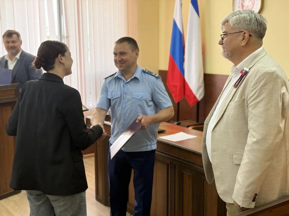 В преддверии Дня России для пяти жителей Джанкоя из числа детей-сирот и детей, оставшихся без попечения родителей, произошло долгожданное и радостное событие – они получили ключи от благоустроенных квартир В преддверии Дня России для пяти жителей Джанкоя из числа детей-сирот и детей, оставшихся без попечения родителей, произошло долгожданное и радостное событие – они получили ключи от благоустроенных квартир