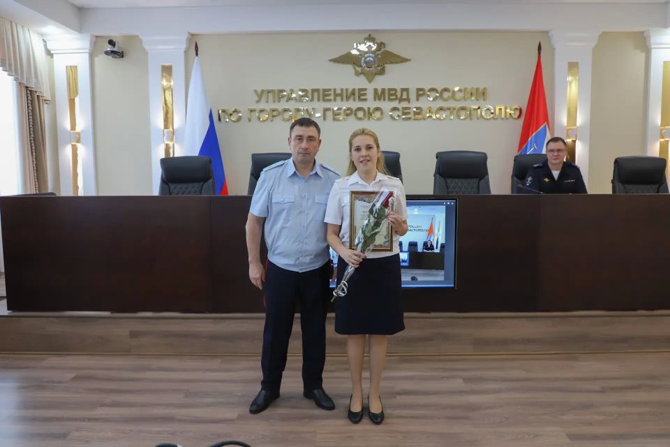 В преддверии Дня России начальник УМВД России по г. Севастополю генерал-майор полиции Сергей Сигунов вручил ведомственные награды сотрудникам органов внутренних дел В преддверии Дня России начальник УМВД России по г. Севастополю генерал-майор полиции Сергей Сигунов вручил ведомственные награды сотрудникам органов внутренних дел