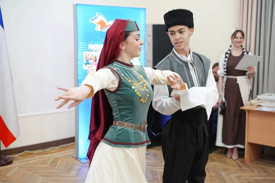 Руслан Якубов принял участие в награждении участников конкурса рисунков «Моя страна – моя Россия!» Руслан Якубов принял участие в награждении участников конкурса рисунков «Моя страна – моя Россия!»