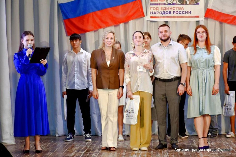 Кирилл Чебышев: Сегодня, накануне Дня России, принял участие в торжественном мероприятии, посвящённом главному государственному празднику нашей страны, которое состоялось в Доме культуры «Долина роз» Кирилл Чебышев: Сегодня, накануне Дня России, принял участие в торжественном мероприятии, посвящённом главному государственному празднику нашей страны, которое состоялось в Доме культуры «Долина роз»