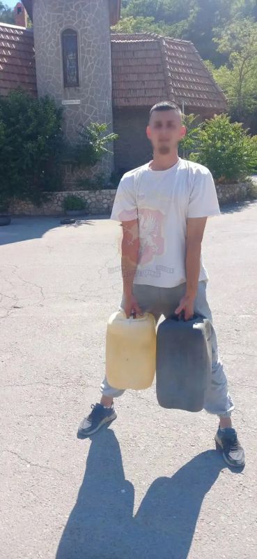 В Севастополе полиция пресекла очередную незаконную торговлю бензином В Севастополе полиция пресекла очередную незаконную торговлю бензином