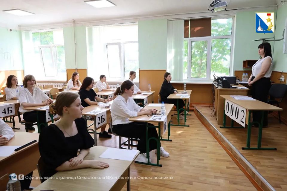 Почти тысяча севастопольских выпускников сдают ЕГЭ по обществознанию и физике Почти тысяча севастопольских выпускников сдают ЕГЭ по обществознанию и физике