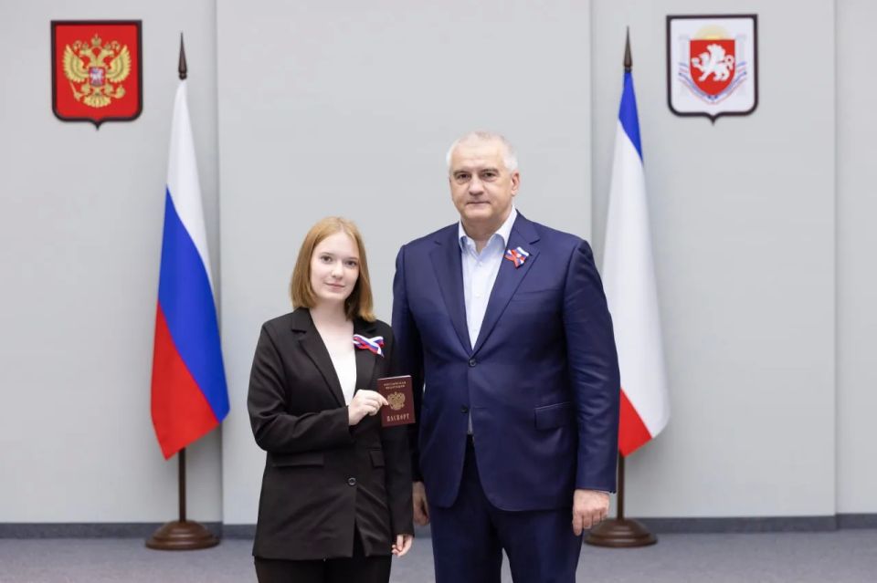 Крымчанам вручили награды в преддверии Дня России Крымчанам вручили награды в преддверии Дня России