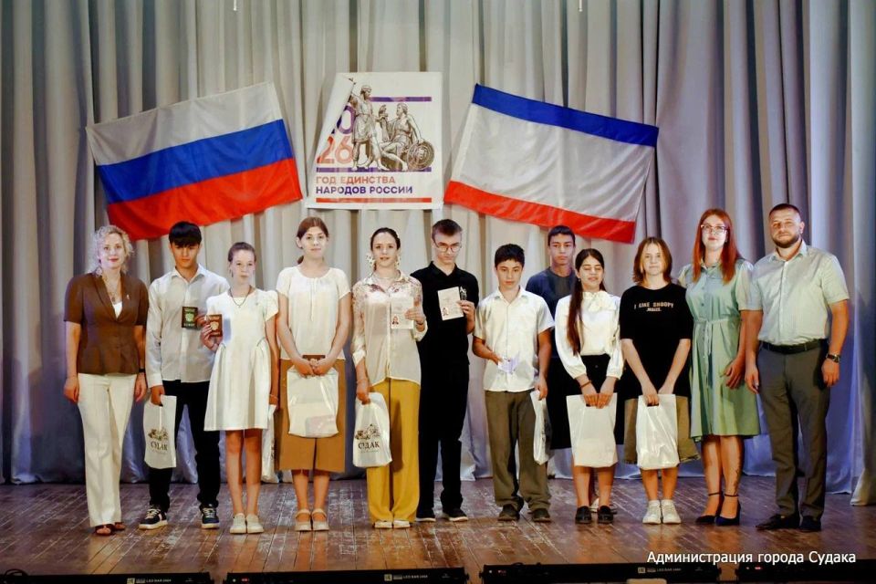Кирилл Чебышев: Сегодня, накануне Дня России, принял участие в торжественном мероприятии, посвящённом главному государственному празднику нашей страны, которое состоялось в Доме культуры «Долина роз» Кирилл Чебышев: Сегодня, накануне Дня России, принял участие в торжественном мероприятии, посвящённом главному государственному празднику нашей страны, которое состоялось в Доме культуры «Долина роз»