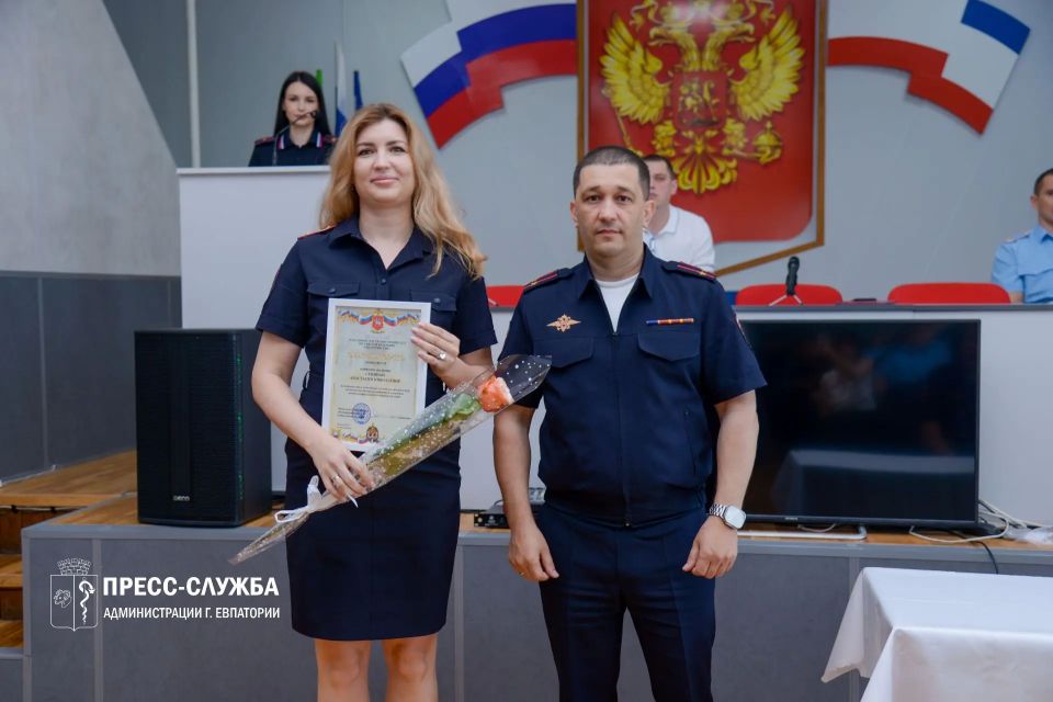 Илья Сениченко поздравил сотрудников полиции с Днем России Илья Сениченко поздравил сотрудников полиции с Днем России